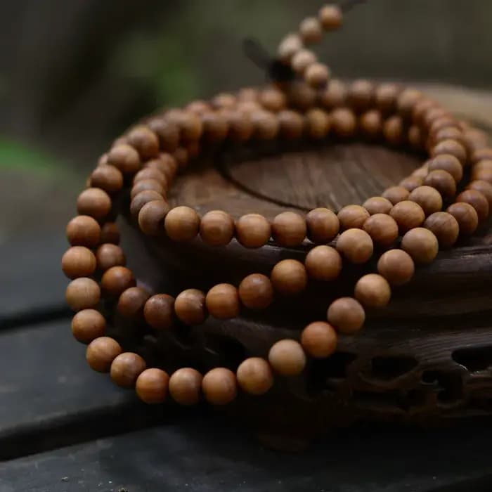 Bracelet mala 108 perles en bois de santal de Mysore naturel pour yoga