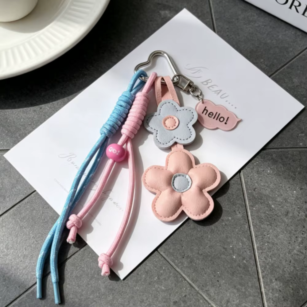 Porte-clés en cuir avec fleurs roses et bleues, cordon tressé et pendentif en acrylique, accessoire 