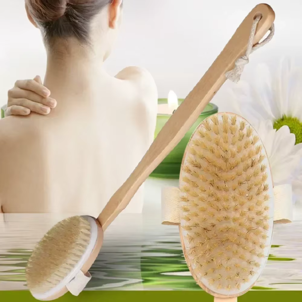 Brosse de bain naturelle avec long manche en bois