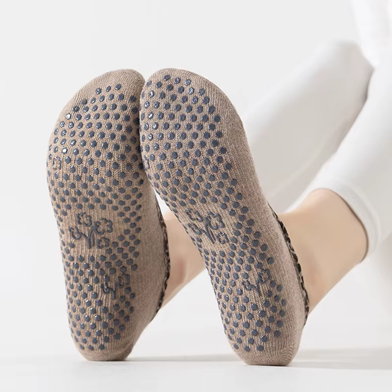 Chaussettes de yoga pour femmes en coton avec barre pivotante en silicone antidérapante pour Pilates