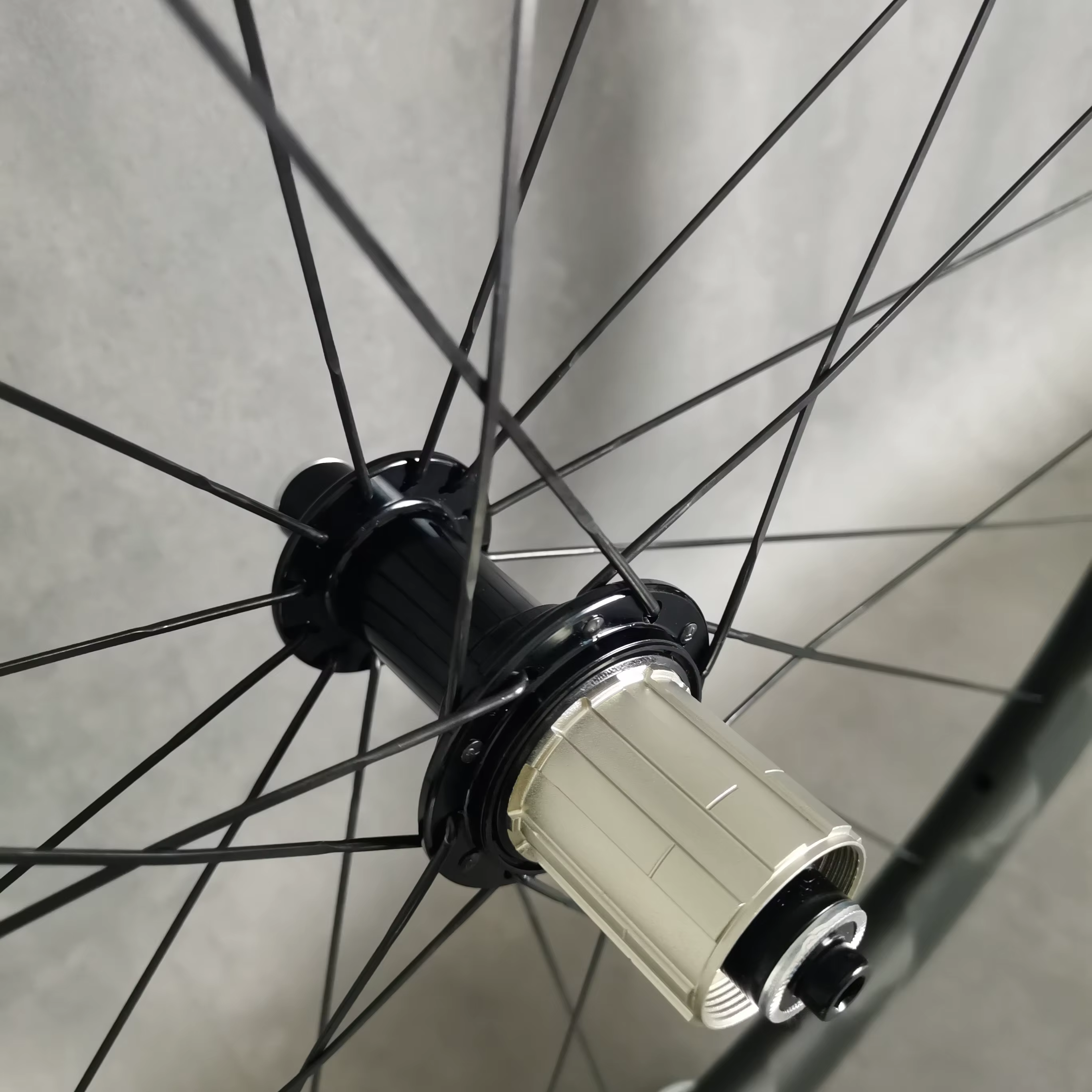 Roues en carbone 700C pour vélo de route, frein V, profondeur 45/50/60 mm, largeur 25 mm, finition mate, moyeu R13, 11-12 vitesses, logo personnalisé