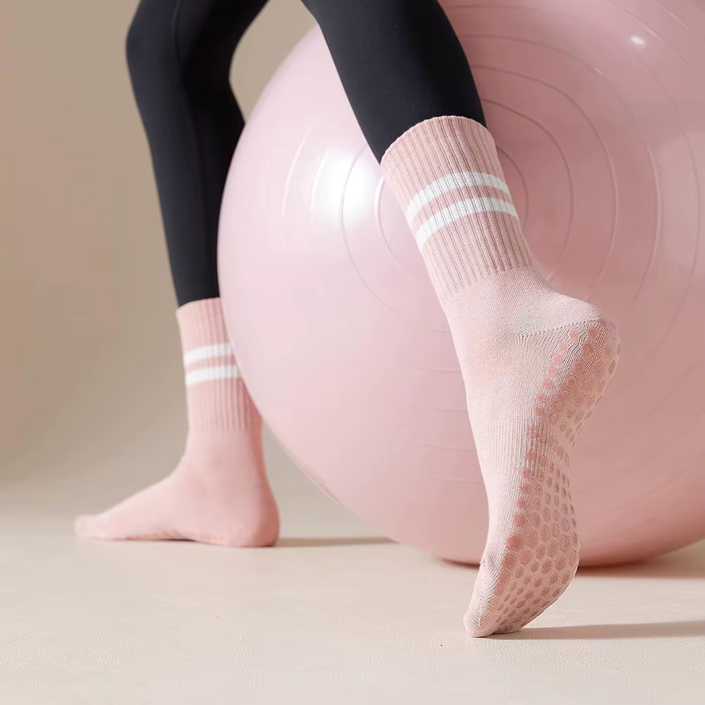 Chaussettes de yoga et de pilates avec poignées pour femmes