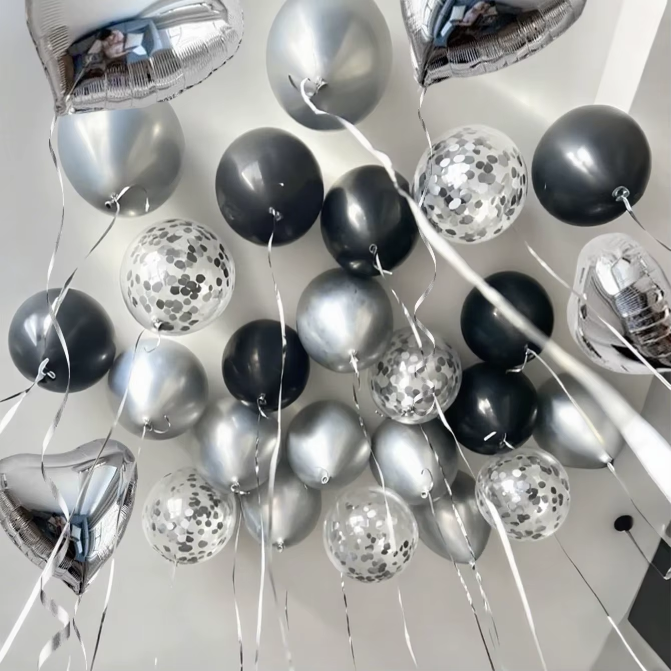Ensemble de ballons joyeux anniversaire argentés et noirs, adaptés à la décoration de fête d'anniversaire et aux accessoires photo
