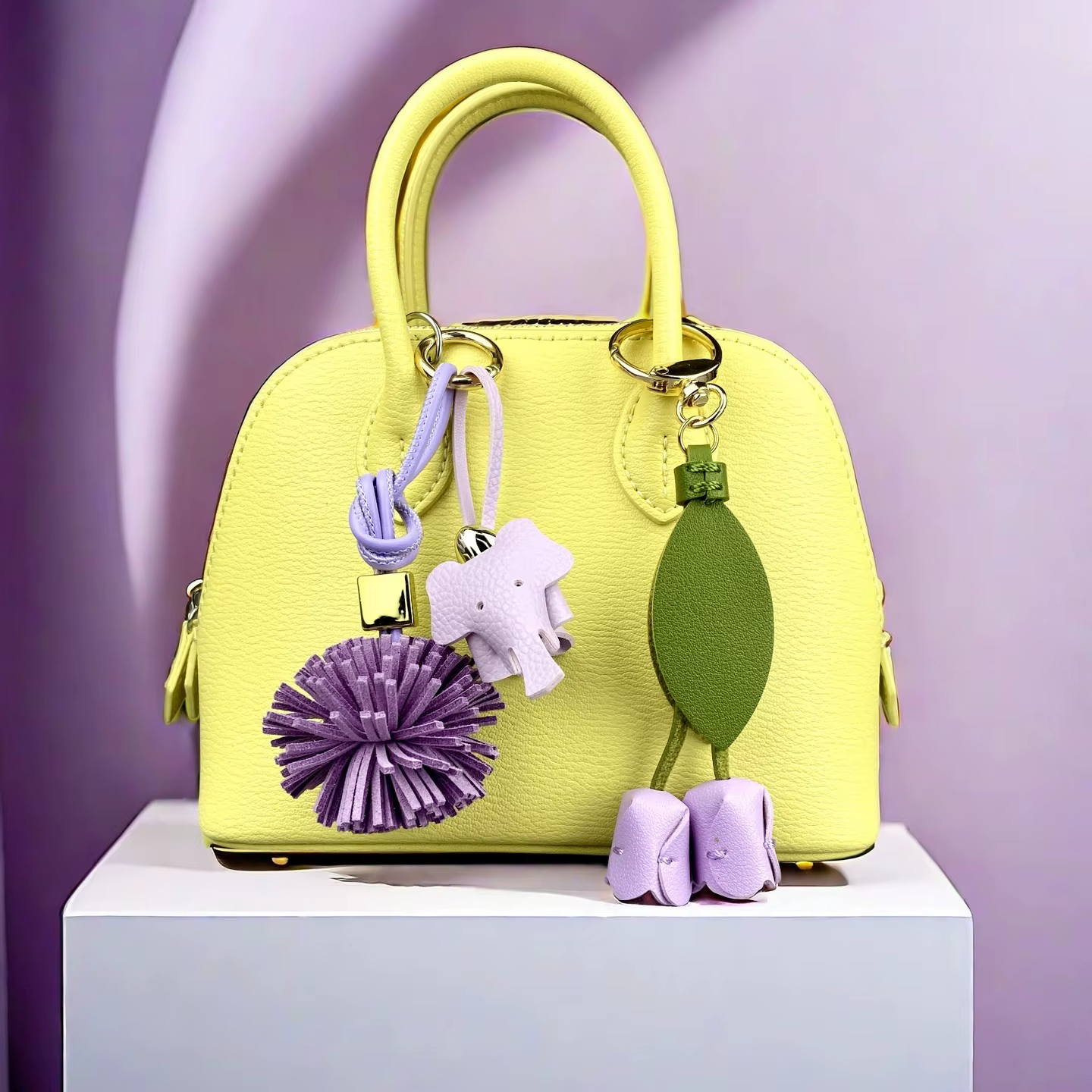 Ensemble de porte-clés et breloques Papillon et Fleur Violets, Accessoires de sac floraux en cuir PU mignons pour les amateurs de violettes / Fleurs réalistes / Excellent cadeau