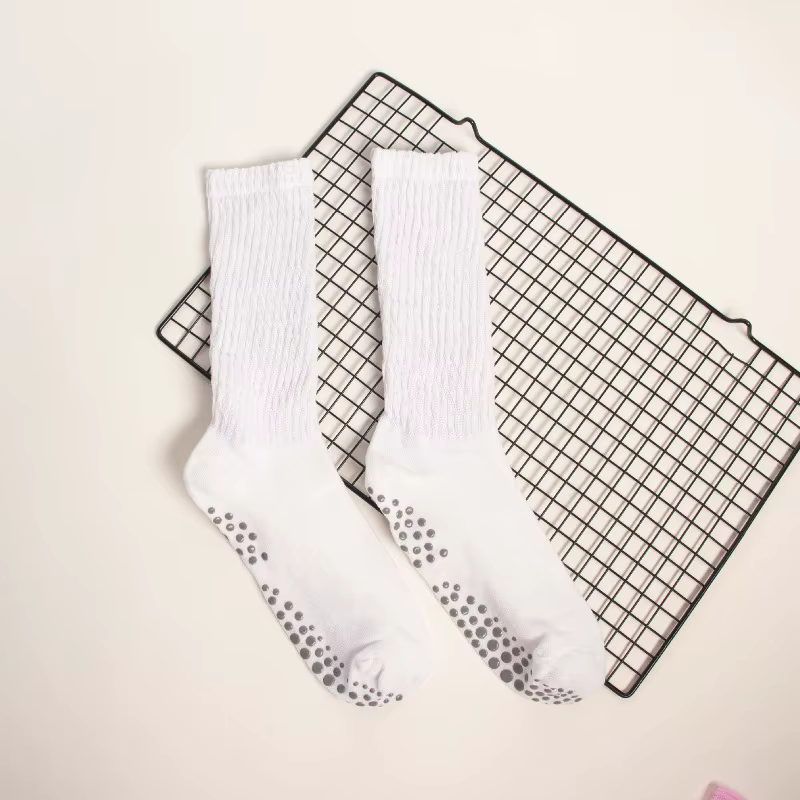 1 paire de chaussettes de sol antidérapantes en Silicone pour femmes