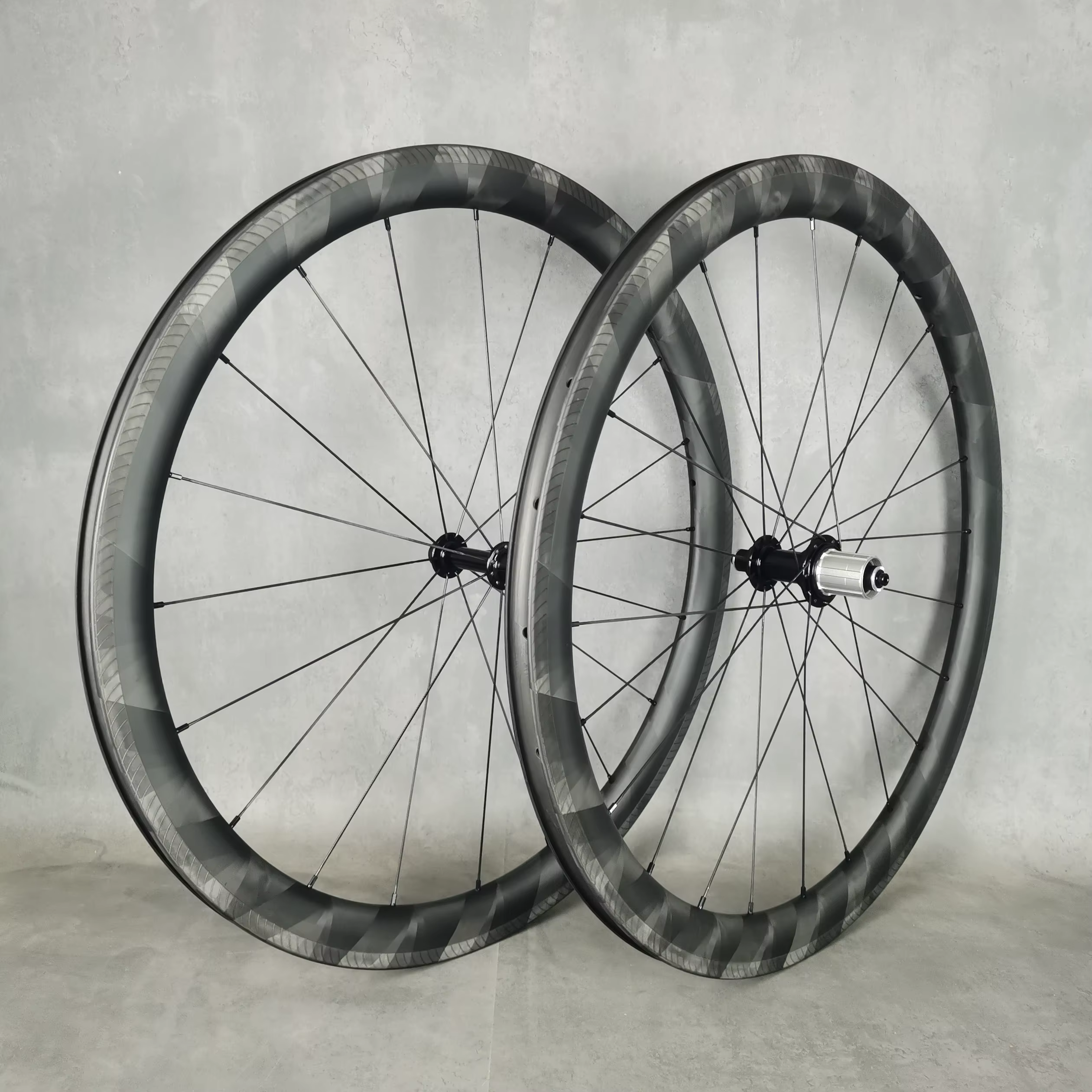 Roues en carbone 700C pour vélo de route, frein V, profondeur 45/50/60 mm, largeur 25 mm, finition mate, moyeu R13, 11-12 vitesses, logo personnalisé