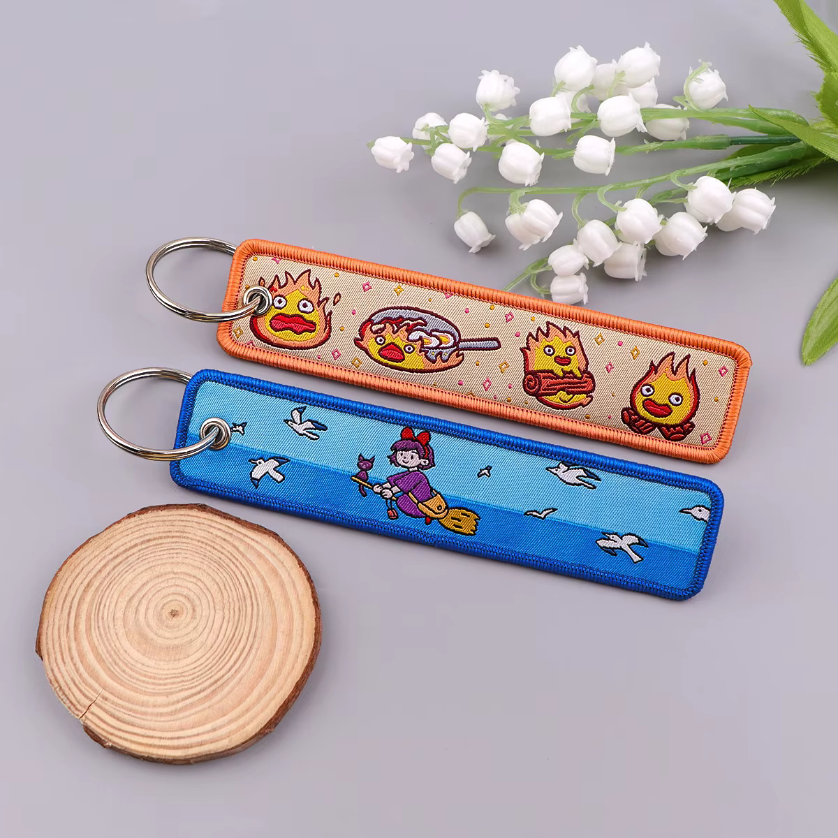 Porte-clés brodés Manga, breloques et étiquettes mignonnes de dessins animés pour sacs et voitures, cadeaux de collection pour les fans d'anime, accessoires