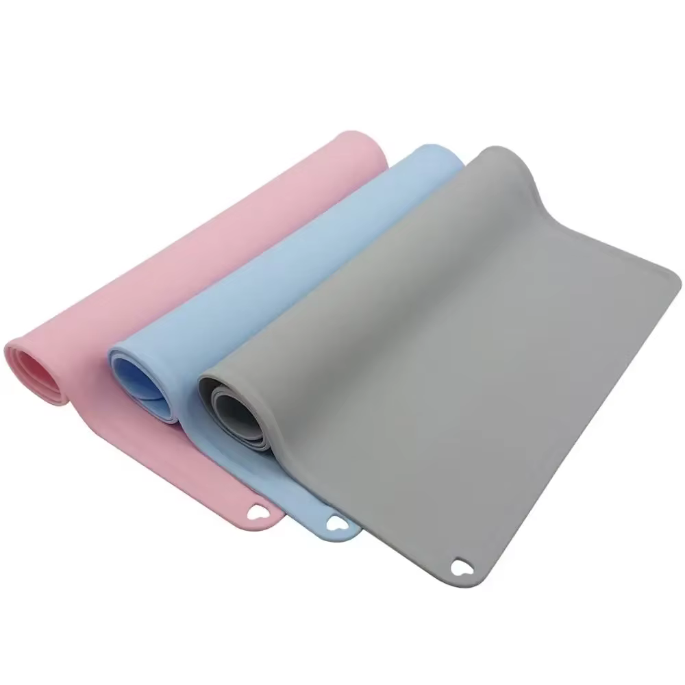 Tapis pour animaux de compagnie antidérapant imperméable de qualité pour animaux de compagnie couleur Silicone tapis de nourriture pour animaux de compagnie bol pour animaux de compagnie coussin d'eau