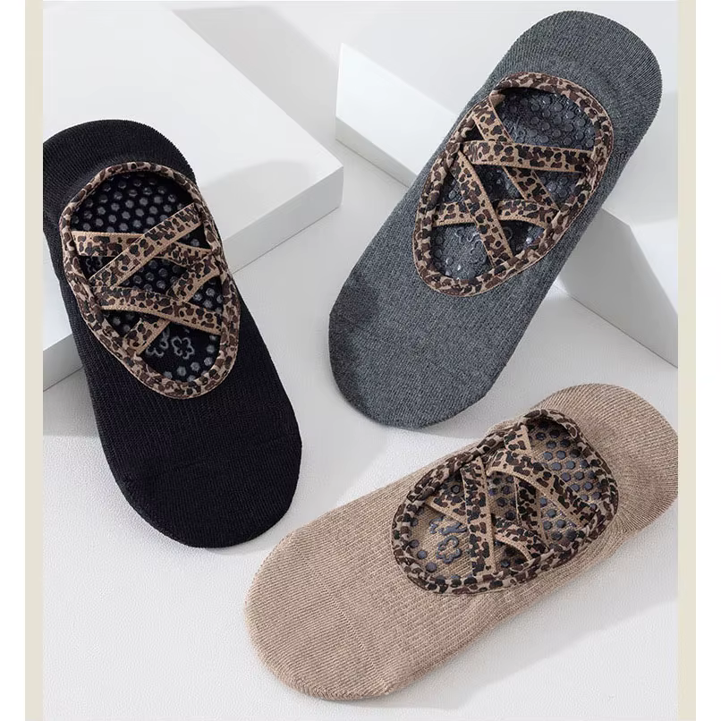 Chaussettes de yoga pour femmes en coton avec barre pivotante en silicone antidérapante pour Pilates