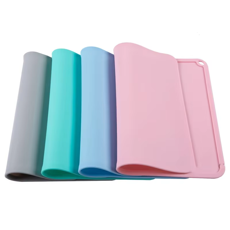 Tapis pour animaux de compagnie antidérapant imperméable de qualité pour animaux de compagnie couleur Silicone tapis de nourriture pour animaux de compagnie bol pour animaux de compagnie coussin d'eau
